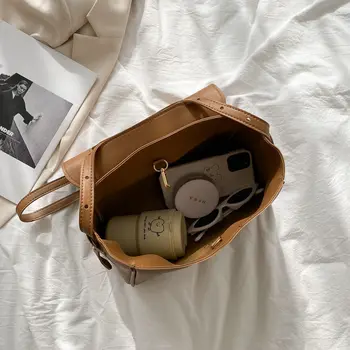 Чанта за рамо Дамски Дизайнерски Дамски чанта през рамо Чанта дамска Чанта в Чантата си Ретро Просто Мода 2021 голям Капацитет Изкуствена кожа Всичко мач